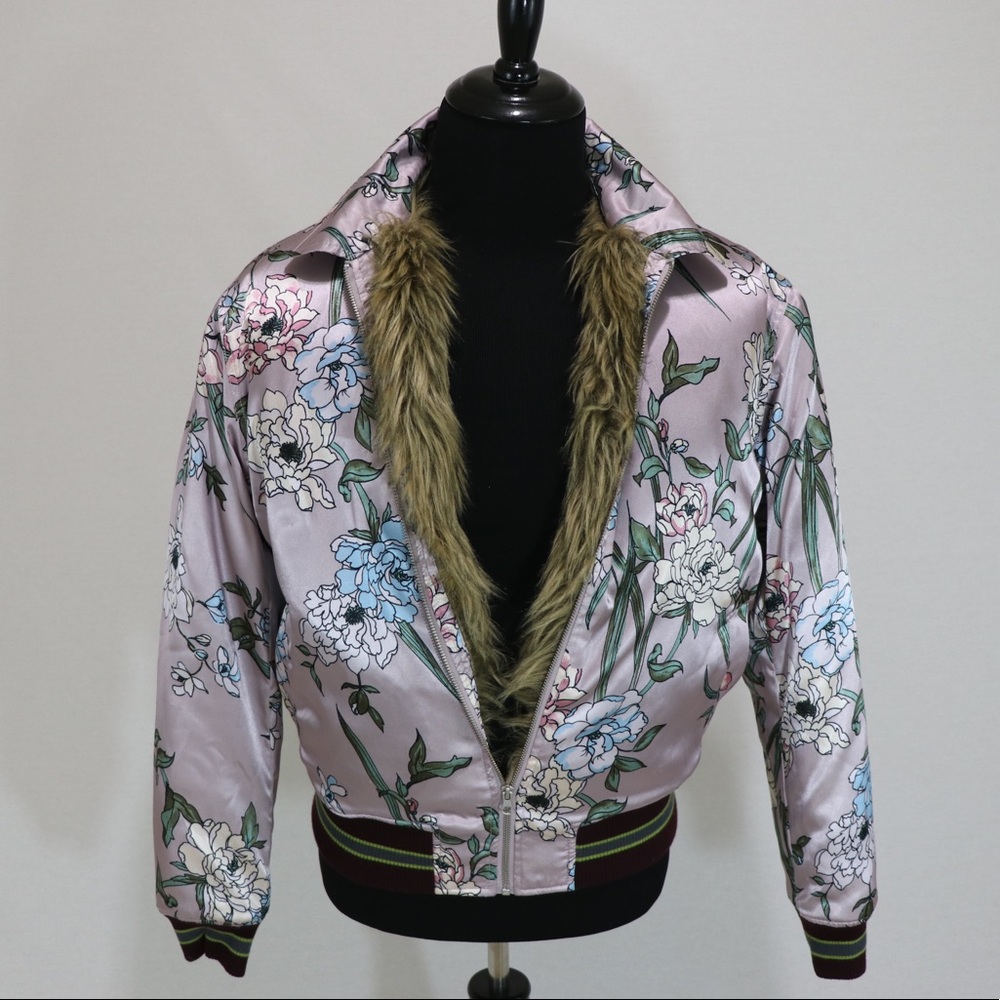 URBAN OUTFITTERS Men’s Floral Satin Faux Fur-Lined